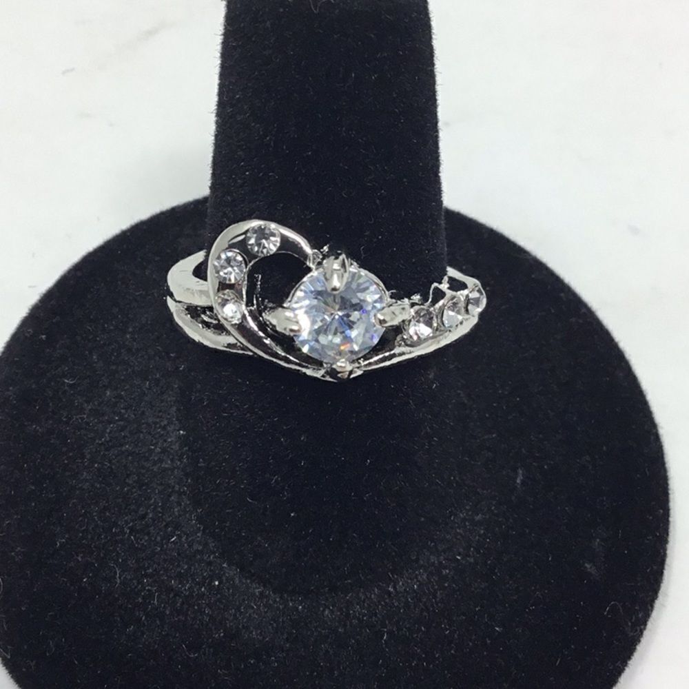 1 ct. CZ Heart Setting Fashion Ring (H15)